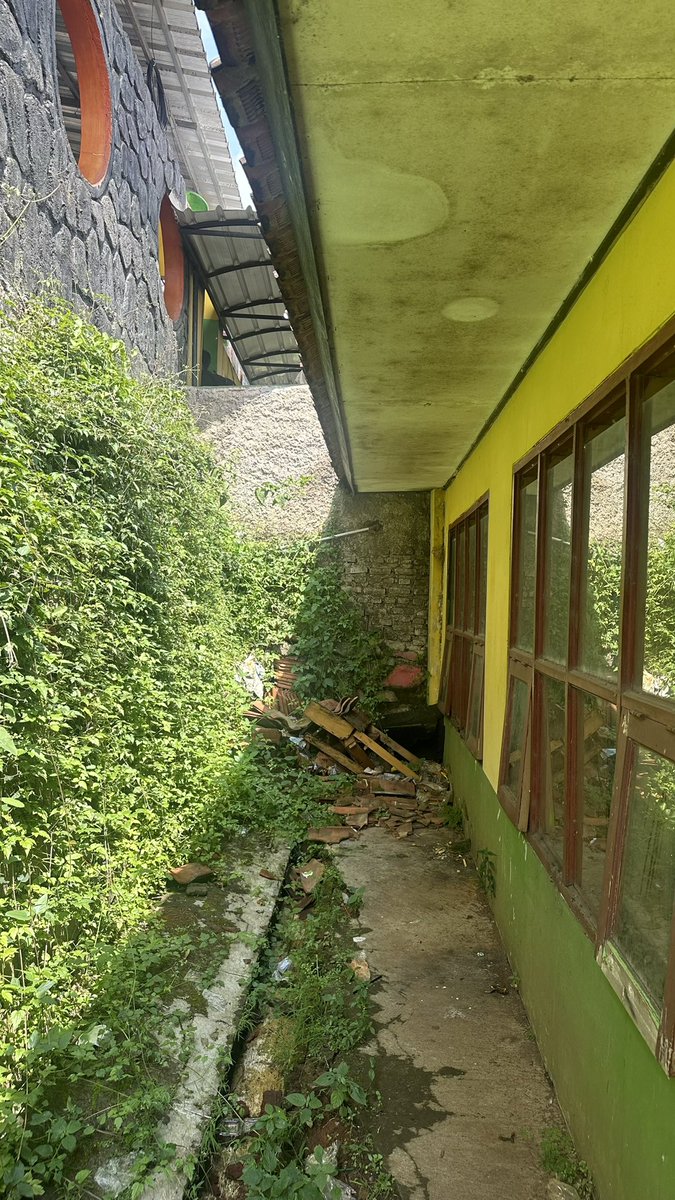 Tempat nongkrong budak sakola jelema bangor, cicing di pojok baru udud djarum black 
Aing baheula kitu 🤣🤣🤣