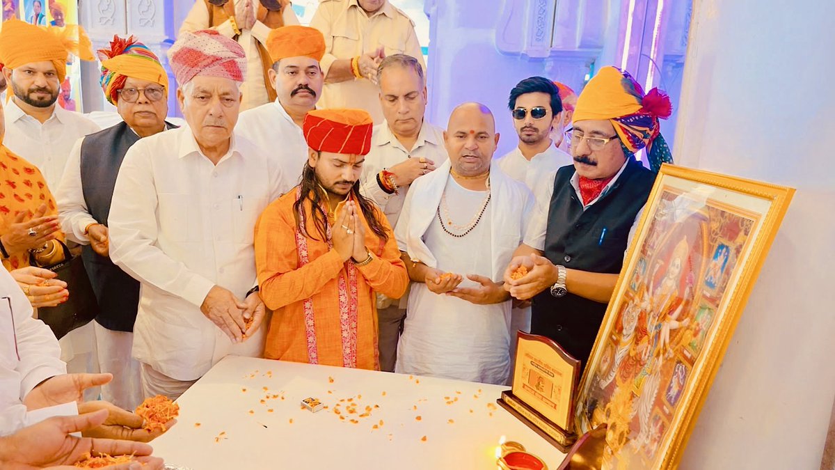 Spiritual_kk's tweet photo. धर्म समाज और राष्ट्र के निर्माण में भागीदारी निभाने का संकल्प सभी संगठन मिलकर एकजुटता पूर्वक निभाएँ ताकि समाज एवं राष्ट्र को सशक्त बनाने का रास्ता प्रशस्त हो सके !!
#sdrpvrindavan #KaushalKishorThakurJi
#sdrpbhaktparikar #sdrpbhaktparivar https://t.co/i57nKdMI1B