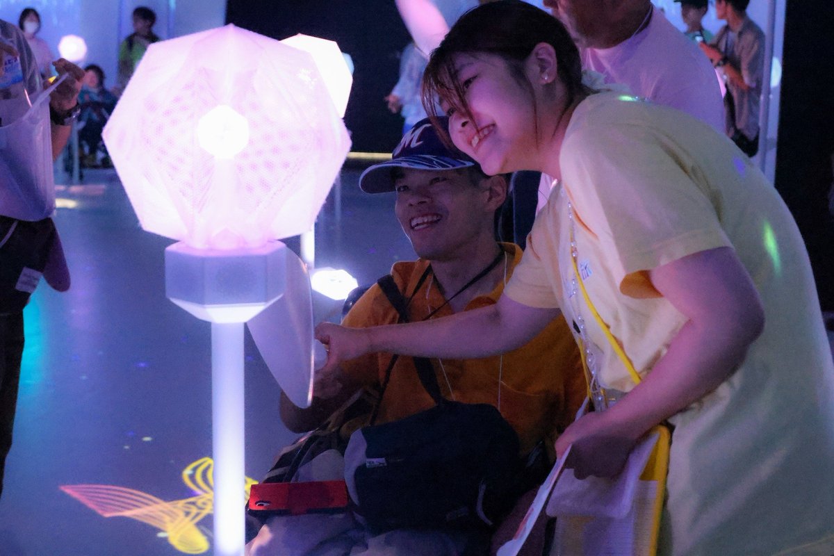 origami_vol's tweet photo. 【開催報告】
9/1〜3 #大阪関西万博「ノモの国」ツアーを実施🎡
障害のある方と学生が交流を深めながら、最新テクノロジーによる壮大な演出を体験できました✨
ご支援に感謝します！ 
#パラ旅応援団
#ボランティア 
#ユニバーサルツーリズム https://t.co/pQLEAIhryS