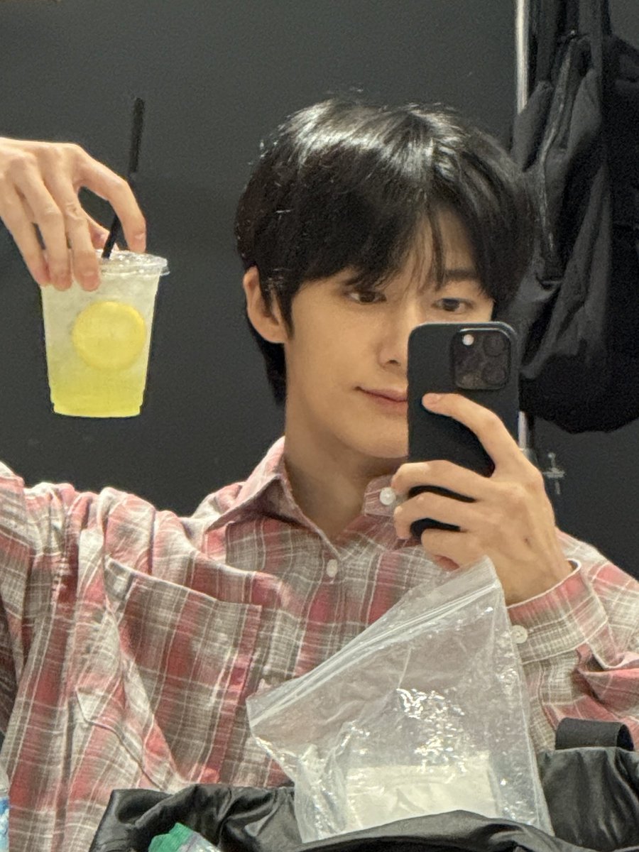 얀이 tweet media