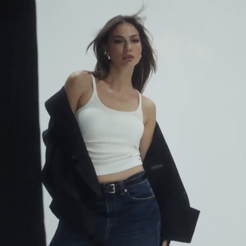 Gahnheems010244's tweet photo. Supetstar look the Aura is crazy beautiful.
#DemetÖzdemir 
#esrefruya https://t.co/dAKoicfCIu
