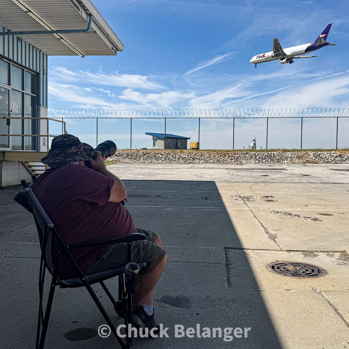 NowHeresYou's tweet photo. @ja_mes6524 watching Big Purple in Indy. #fedex #boeing #boeing767  #theworldontime #indianapolis https://t.co/d1JZkwQTUi