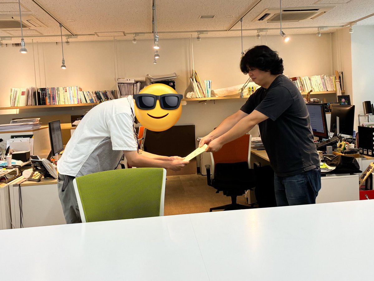 cr_lab11's tweet photo. 新しい課長代理が、、！！！
おめでとうございます🌸 https://t.co/E33w67nB0p