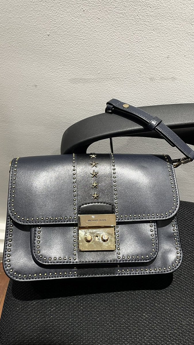 bawabalik_store's tweet image. HELOOO!! aku PRELOVE lagi tas tas gemayyy, DIJAMIN 100% ORIYY😍 bisa tanya tanya dulss yups👀 ada Michael Kors   dan Kate Spade yuhuuu😱 #zonauangᅠ #zonajajan #prelove #tasbrand