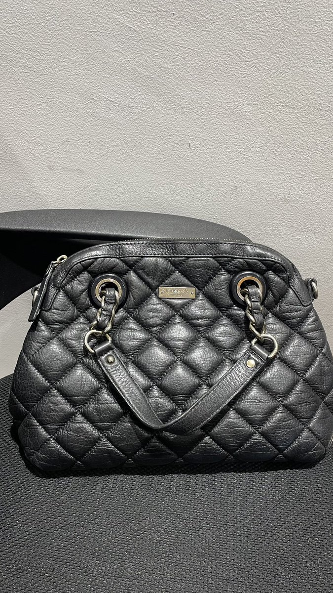 bawabalik_store's tweet image. HELOOO!! aku PRELOVE lagi tas tas gemayyy, DIJAMIN 100% ORIYY😍 bisa tanya tanya dulss yups👀 ada Michael Kors   dan Kate Spade yuhuuu😱 #zonauangᅠ #zonajajan #prelove #tasbrand