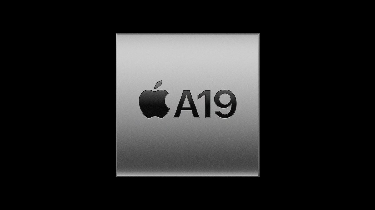 Tech_Bieber's tweet photo. I am Soo Happy With iPhone 17❤️

✅ 6.3" 120HZ LTPO OLED, AOD 
✅ 48MP main + 48MP UW
✅ 18MP Square Shape Selfie to help with Vertical &amp; Horizontal selfies
✅ 256GB base Variant
✅ Apple A19 SoC
✅ NEW Ceramic shield 2 Display
✅ 3000 nits Brightness 
✅ Faster charging https://t.co/6tMkZ5Z3sF
