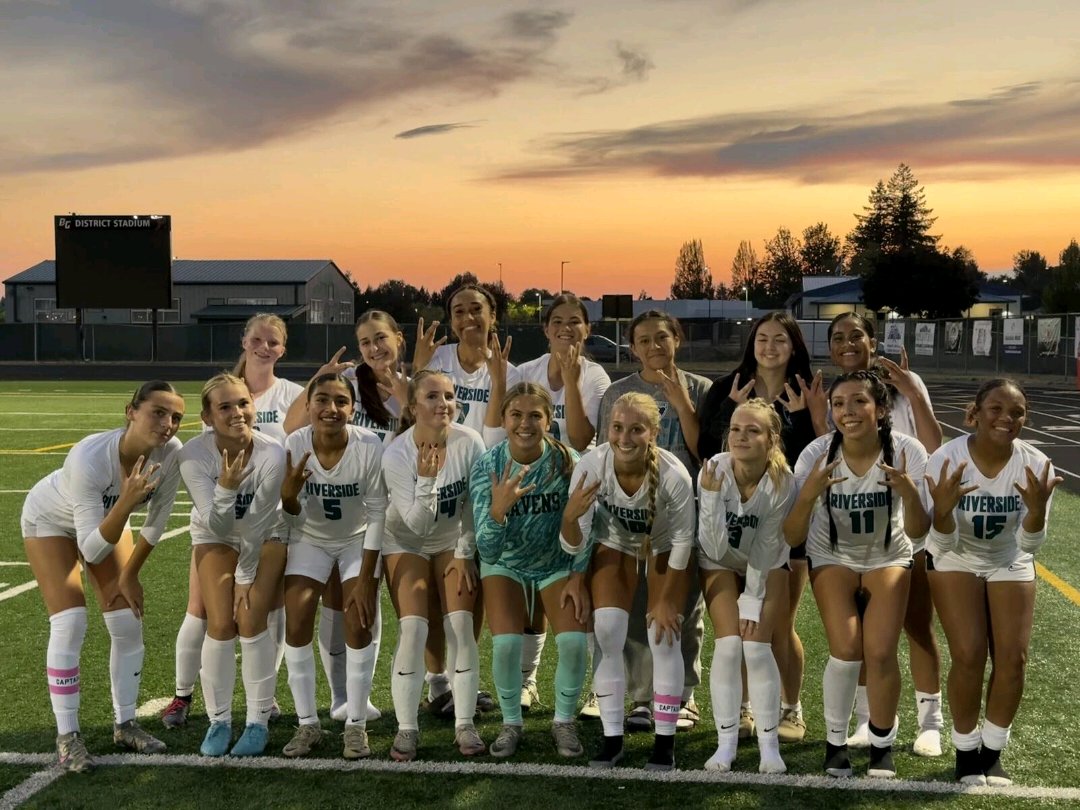 Team dub! A hatty for <a href="/HarperCurnutt/">Harper Curnutt</a> ! Let's go 1 and 0 again tomorrow! #weARone #Ravenpride