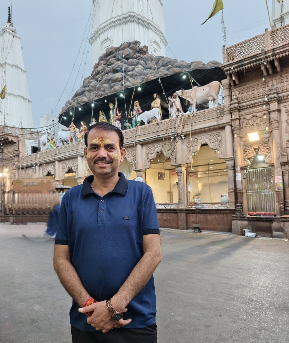 ईश्वर एवं माता –पिता कि कृपा 🙏🙏 आप सबका स्नेह, सहयोग और शुभाशीष हमेशा बना रहें।💐💐
🌹✊जय श्री राधे ✊🌹