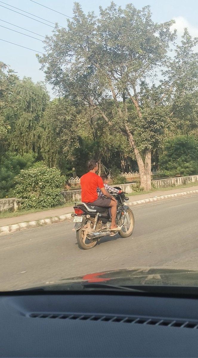 aichshubh's tweet photo. Today I witnessed something really disturbing on the road.
A small child was controlling the accelerator of this bike, while an adult sat behind him casually  neither of them wearing helmets.
One small mistake here could cost lives. https://t.co/BroFXbJVqt