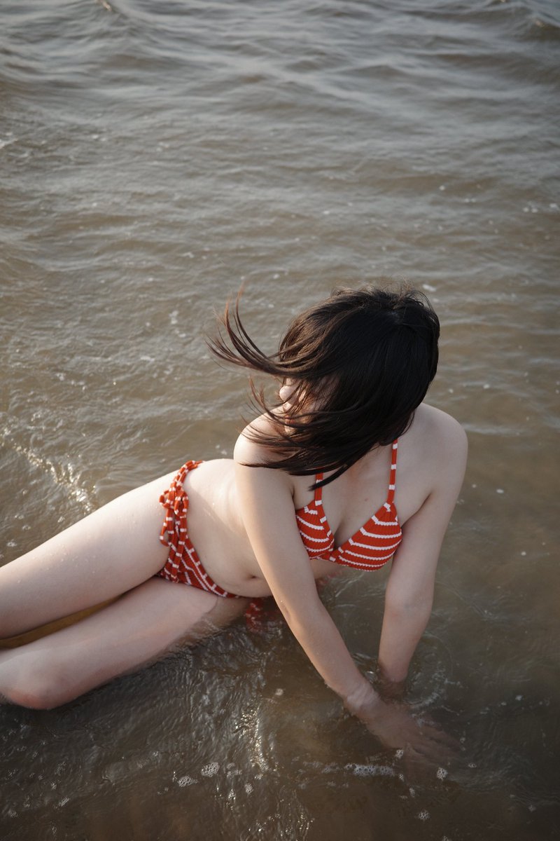 rolocedyt's tweet photo. 是闪闪发光的18岁✨
记录成年第一次穿bikini https://t.co/RFBC9JDXp5