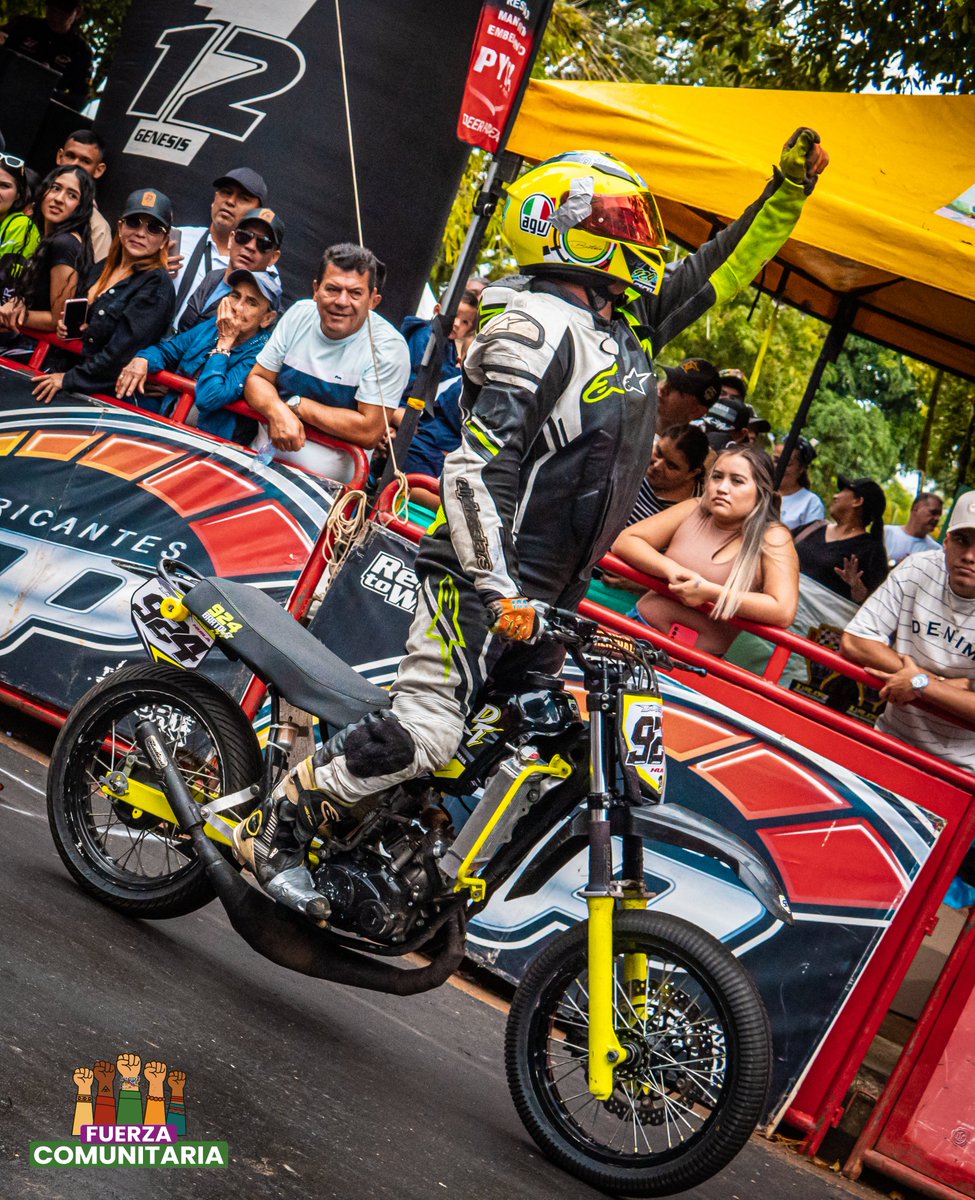 YenyChilatra's tweet photo. ¡Adrenalina y pasión en la pista 🏍️🔥! La verdadera carrera 🏁 es por el desarrollo y la prosperidad de Caquetá 🌿💚. Gracias a quienes hicieron posible la Primera Válida de Motos en Morelia ✨🚀. https://t.co/zvQJ8sYsA5