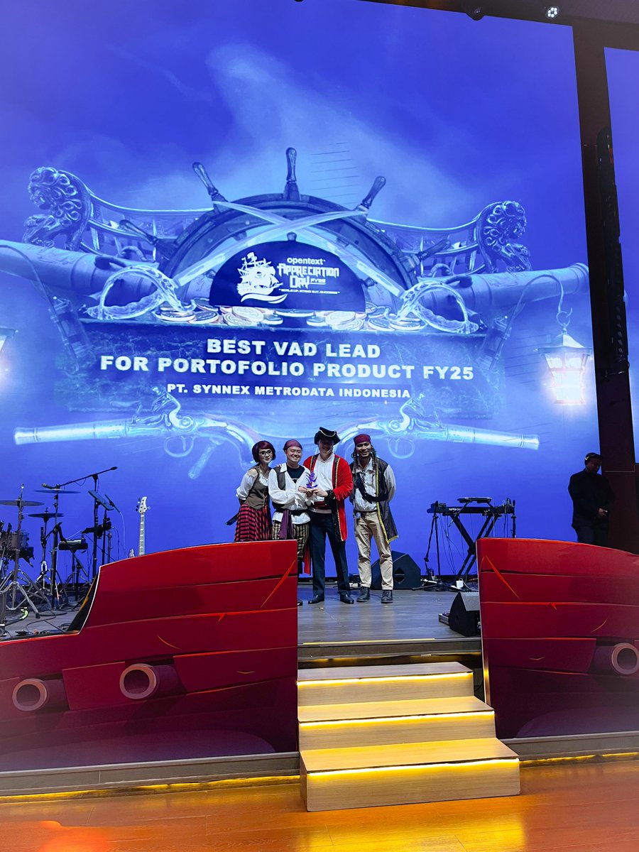 SynnexMetrodata's tweet image. Proud to receive Best VAD Lead for Portfolio Product FY25 from #OpenText at OpenText Appreciation Day!

Grateful for the trust &amp;amp; partnership. Let’s keep delivering the best solutions! 💡✨
#SynnexMetrodataIndonesia #Award #BestVAD