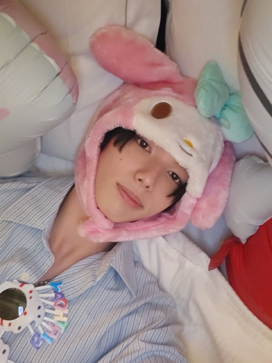 hamin0219's tweet photo. 이하민 노래 쩐다! 들을 때만 해도 나 소랑 밭 갈고 있었는데, 노래 듣자마자 소 등에 올라타서 기승전내몽골

#SMTR25   #HAMIN   #하민  #ハミン  #SMNBG https://t.co/h4v6izewHY