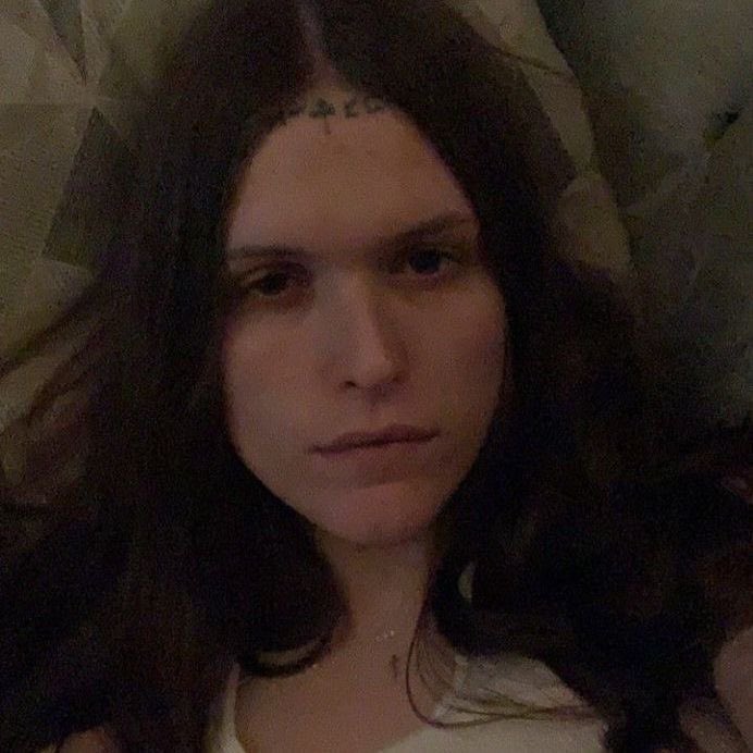 HOUSPSYCHOTIC's tweet photo. 🚨  | Hayden Anhedonia reveals she was going to participate in the “Apple Dance” from Charli xcx’s BRAT Arena Tour.

“She texted me and asked if I was interested, I told her that i’d love to, but it never happened. It’s heartbreaking, I did coke with that bitch.”

(via PopBase) https://t.co/EwC6wIpqJ7