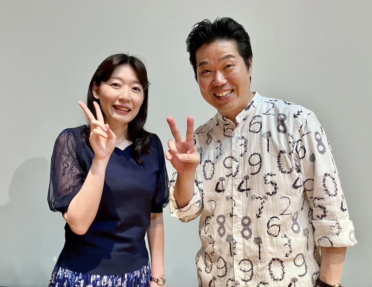 10000daiku's tweet photo. 9月1日(月)から、
京都クラスでのレッスンが始まりました!👏
指 導 者:#大谷圭介 先生🤵♂️
ピアニスト:#山﨑祥代 先生🎹
教室に広がる皆さんの笑顔と活気が印象的でした😊
次回レッスンも楽しみましょ~👍
#サントリー1万人の第九 #1万人の第九 #10000daiku #daiku #Beethovens9th #歌を贈る日 https://t.co/Xnx4AVvJ9O