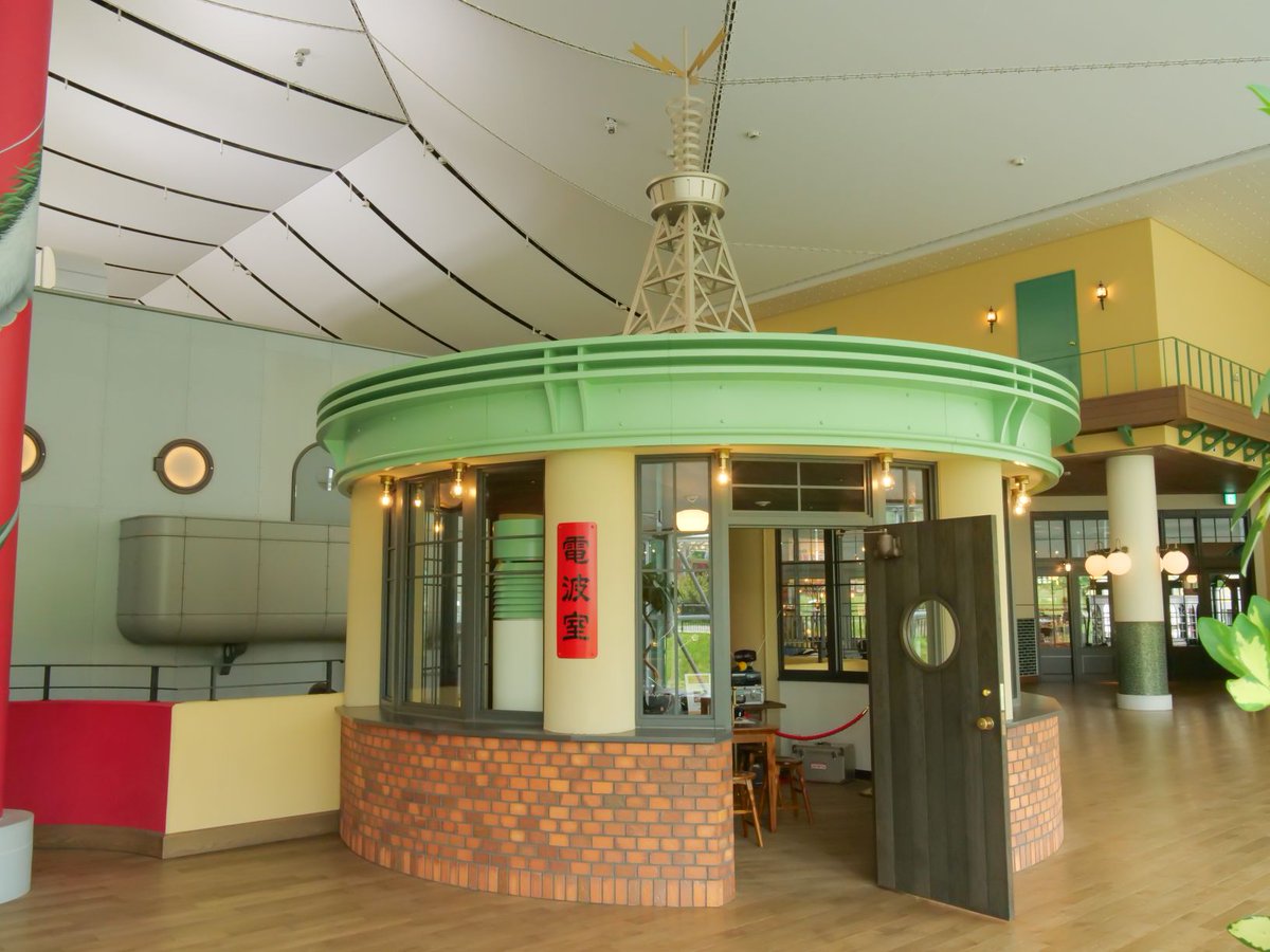 ジブリの大倉庫の「電波室」が、今日から特設ラジオDJブースに様変わり