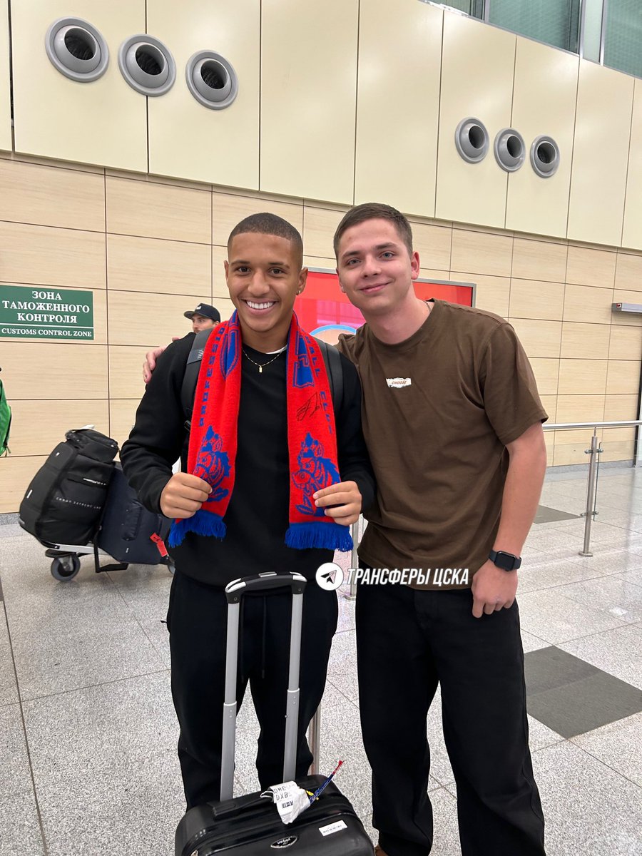 rbcska's tweet photo. Henrique Carmo, do São Paulo, chega a Moscou para assinar contrato com o CSKA! https://t.co/BVwY6UH2Jr