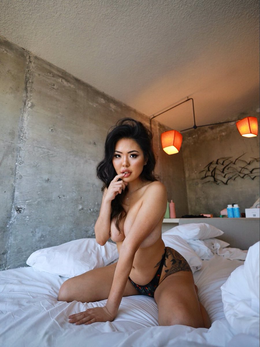 SUB &amp; TALK TO ME PLS IM bored…..😥😭🥺🥺🥺🥺🥺🥺 talk to me pls?
