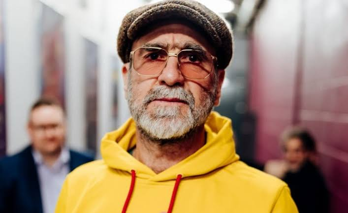 PurelyFootball's tweet photo. 🗣️ Eric Cantona: “You can change your wife, your politics, your religion. But never, never can you change your favorite football team.” https://t.co/KqieTn9JoG