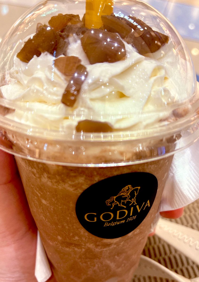 susihasaamon86's tweet photo. 今日、先行販売されてた🤭
美味しすぎていい自分へのご褒美になた♡
12日販売開始だから是非✨
GODIVA マロン クラシック ショコリキサー https://t.co/NNa9AdIAEY #ゴディバ #GODIVA #ショコリキサー #チョコレートドリンク #Chocolixir #栗 #マロン #栗スイーツ #限定
@Godiva_JPN https://t.co/yGnJV8VVin