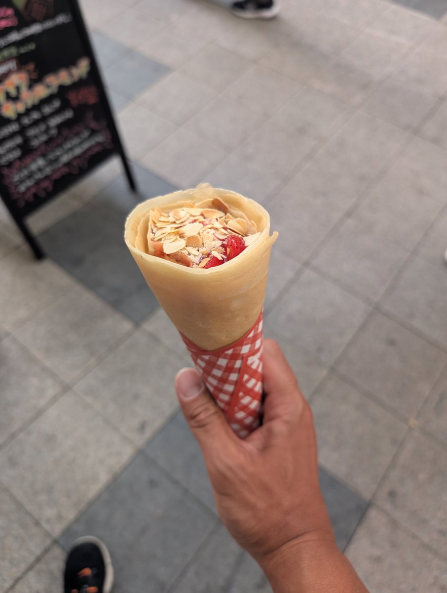 チャーハンと甘いもの好きにはいい組み合わせです🍚🍫
レモネードも運動後には最高に美味しかったな🧃😁まぁ俺はトレーニングして頑張ってるからご褒美になるんだろうな。
いい知り合いにも出会えてここからまた復活しますよ（笑）
美味しいもの食べて、身体鍛えます😂
