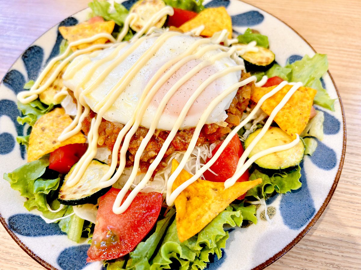 本日のメニューはこちら✨
昨日大変ご好評につき完売しておりました「鶏むね肉の大葉梅肉焼き」の復活と、とろサーモンを使用した海鮮丼定食ご用意しております🐓🐟
皆様のご来店心よりお待ちしております🌸