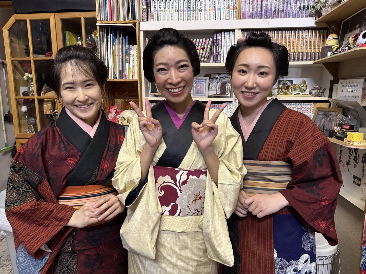 小劇場だからこその良さ。

時代劇だから？演目が故？
いやまあ兎に角。
言葉数が少なくても、役者人の快演が生きる演目でした。
肌の震えや涙、指先や目配せ。
所作が近くで見れる、小劇場だからこそ輝く演目。
何度でも観たい。

＃座頭市OM