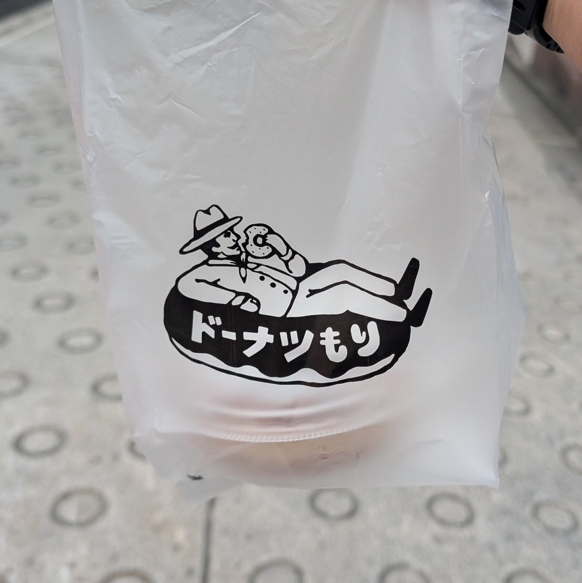 今日も赤城神社へあがってドーナツもゲットしたのでお仕事行ってきます