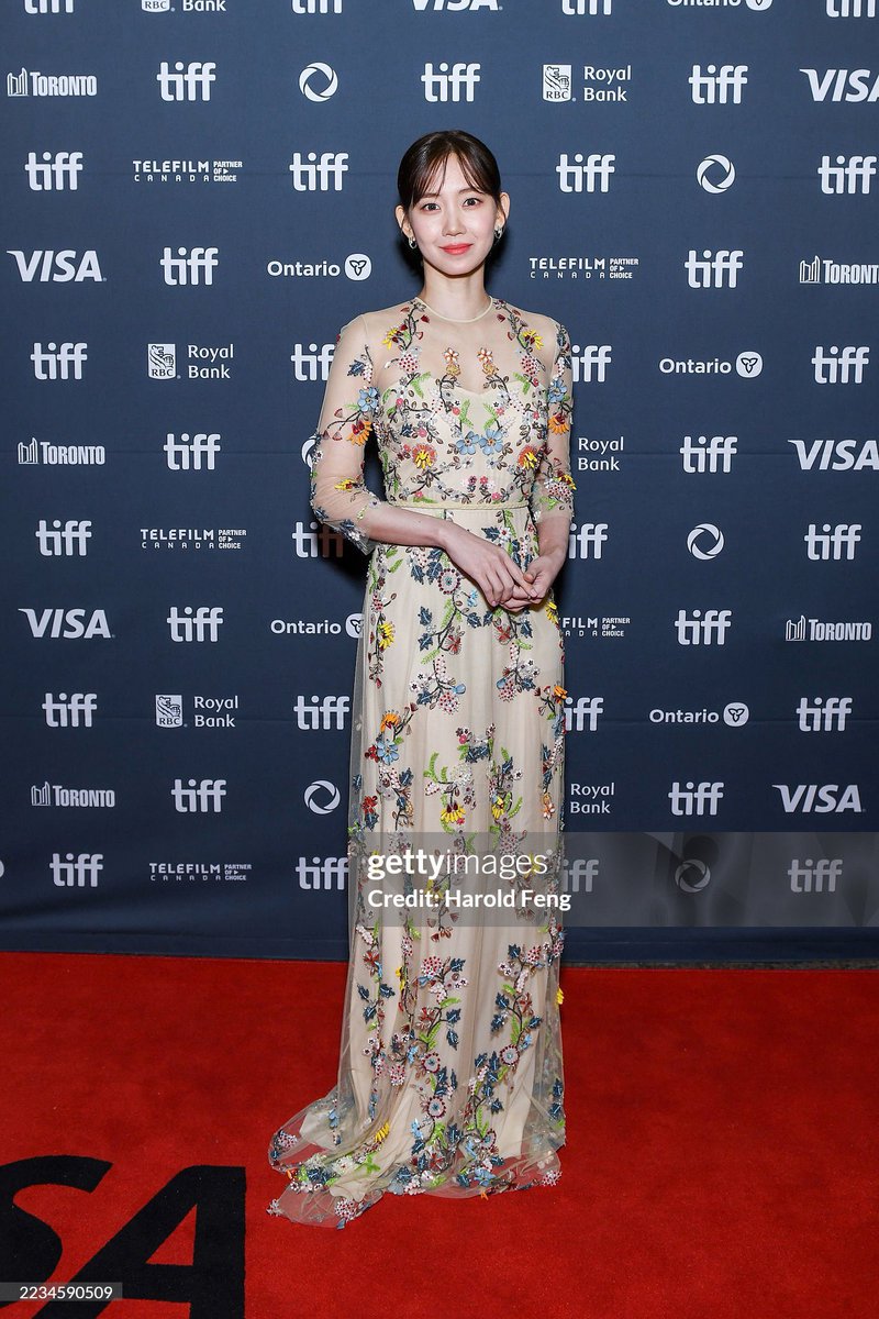 wg2019_on_ao3's tweet image. Shin Hyun Been in Toronto promoting “The Ugly” looking anything but 😊