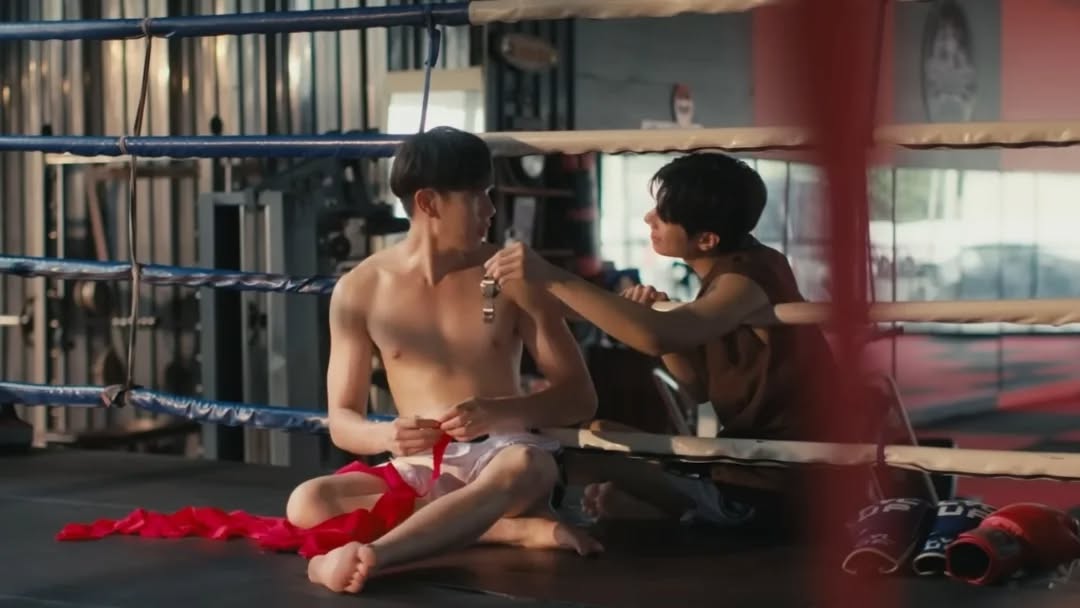 theseriesy_th's tweet photo. Official Pilot | Swing Kick (ยกนี้พี่ต้องชนะ)
นำแสดงโดย : “ไทม์ โอปนิธิ“ และ ”ทีม ธัชนนท์“
🥊 Coming Soon 🥊
รับชม Pilot 🎥 https://t.co/3zycqLCIZk
#SwingKick
#SwingKickPilot
#ยกนี้พี่ต้องชนะ
#boxertheseries
#LovemediaThailand https://t.co/DGYSJLDlrY