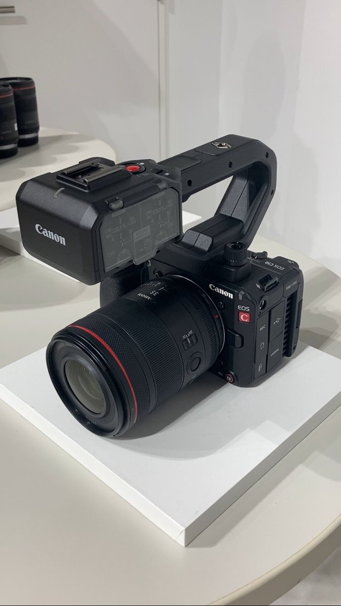 pronews's tweet photo. EOS SYSTEMの新製品「EOS C50」登場✨
2025年11月下旬発売予定

全画角で記録した4K映像（17：9や16：9）と、記録した映像の一部（縦領域または正方領域）を切り出した2K映像のクロップ記録が同時に可能！！

詳細はこちら↓
https://t.co/Kt8UqaKdtC
#canon #eosc50 #cinemaeos #PRONEWS https://t.co/lh1FZAkkIN