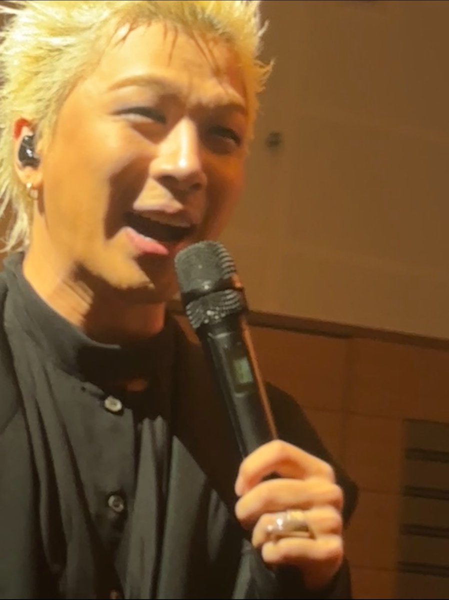 L03519414's tweet photo. 大阪2日間楽しかった❤️
通路1列目近すぎた😭
#TAEYANG2025FANMEETING https://t.co/h4YFBQb2zd