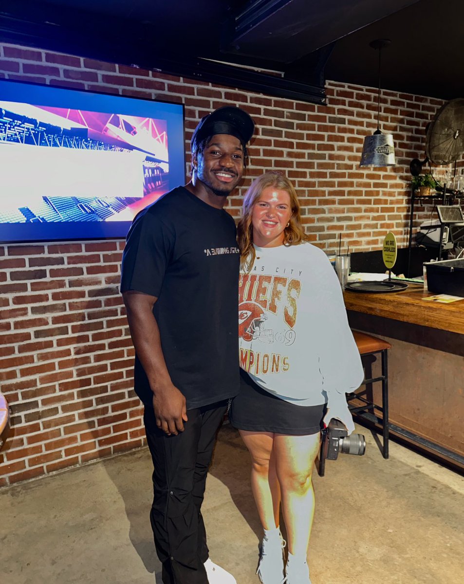 kaile3n_d0hrman's tweet image. Had a great evening photographing &amp;amp; attending the live recording of Kansas City Huddle’s newest episode. Got to hear @Chiefs LB Jeffrey Bassa share some of his story and talk about the upcoming season. 🏈🎙️ #chiefskingdom #nfl #fox4 #sportsmedia #podcast #kansascity