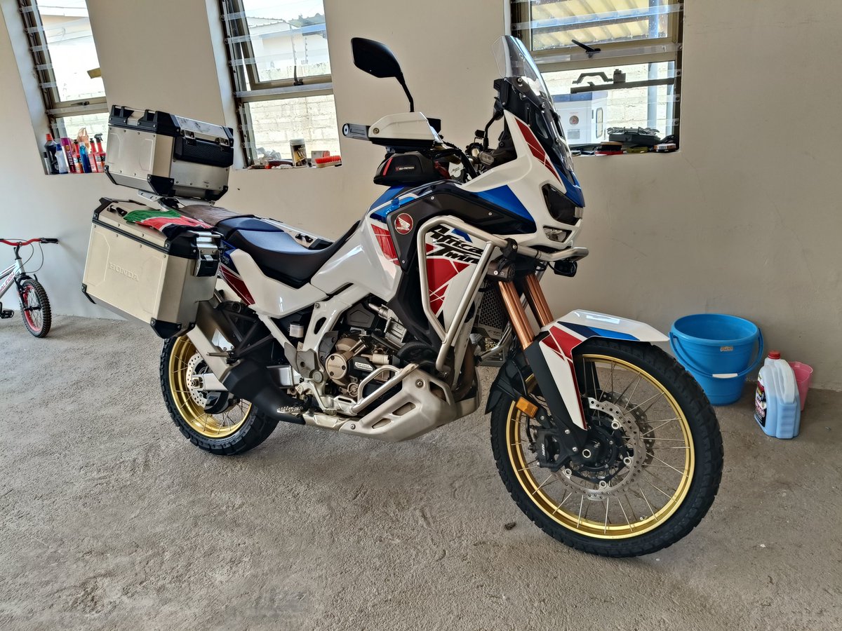 luhya_kidd's tweet photo. Selling this 2023 Honda Africa Twin CRF1100 DCT on behalf of the legendary @AbdiZeila
✔️1,084cc liquid-cooled,101 HP twin parallel engine
✔️19K KMs only
✔️Zambia registered 
✔️Dual Clutch Transmission (DCT) with automatic modes (Drive, Sport) and manual paddle-shift
Asking 2M https://t.co/obkzlqE3xv