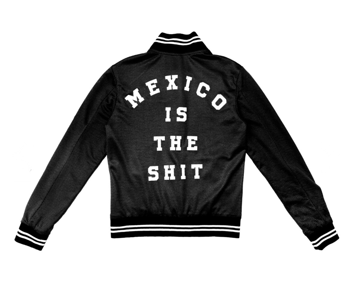 SawYouFirs801's tweet image. • Size Large (see chart 📏)
• Mesh-style outer + striped ribbed trim
• Manifesto-print inner lining 🖤
• Retails ~£90 in Mexico – offered here 50% off
£44.66 OBO 👉ebay.us/m/51QRV1

#LatinxStyle #StreetwearCommunity #CultureMeetsFashion #preloveduk #ebayfinds