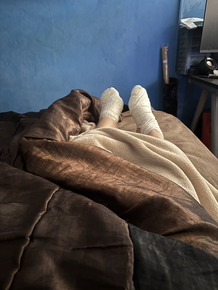 palmerdebra's tweet photo. Post-surgery sleep setup: feet sticking out of the covers like a kid—because if the blanket even brushes my toes, I’ll cry.  #AfterSurgery https://t.co/fEurdeX5hU