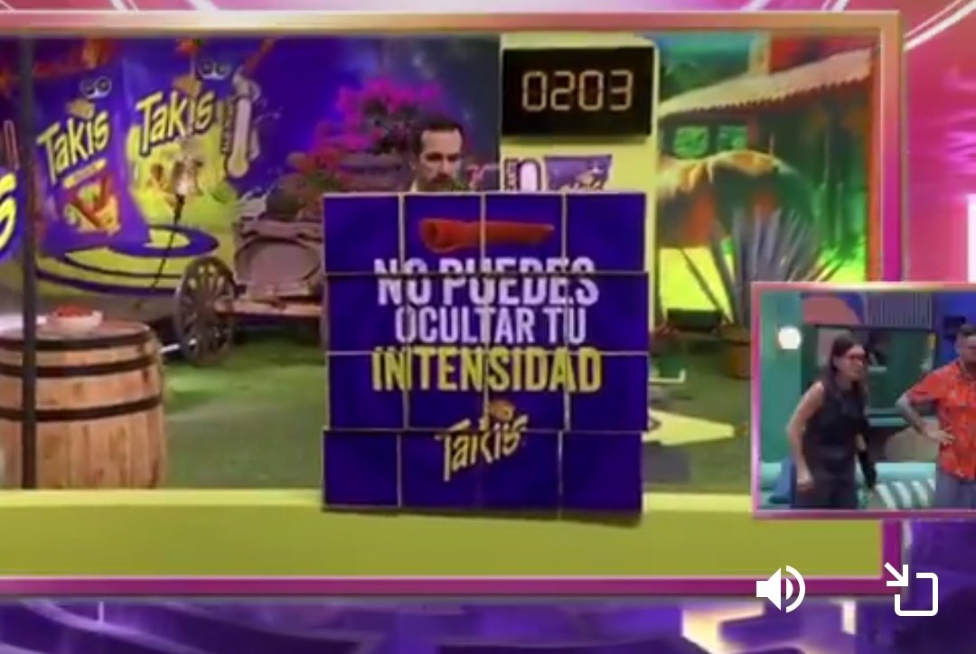 Piecitosfamosos's tweet photo. #AldoDeNigris termino primero y lo hicieron cambiar

#Guana esta igual que Aldo y gano

@EndemolShineBD @LaCasaFamososMx @ronogueron @TakisMx

UN FRAUDE GRANDE. El color del póster es azul nada de morado. https://t.co/E2vk63FObx