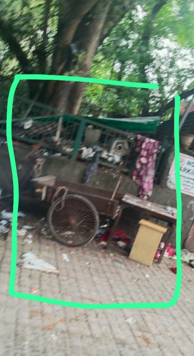 preetijindabad's tweet image. @RajaiqbalSingh3 @DCSOUTHZONE 
@CMODelhi 
@LtGovDelhi
@MCD_Delhi #swachhdelhi #SweepingDrive #MCDInAction 
The area behind the wall of the MCD dustbin is filled with filth and requires immediate attention. 

Location:- Adhchini Dhalao  near MCD Parking, Ward 148