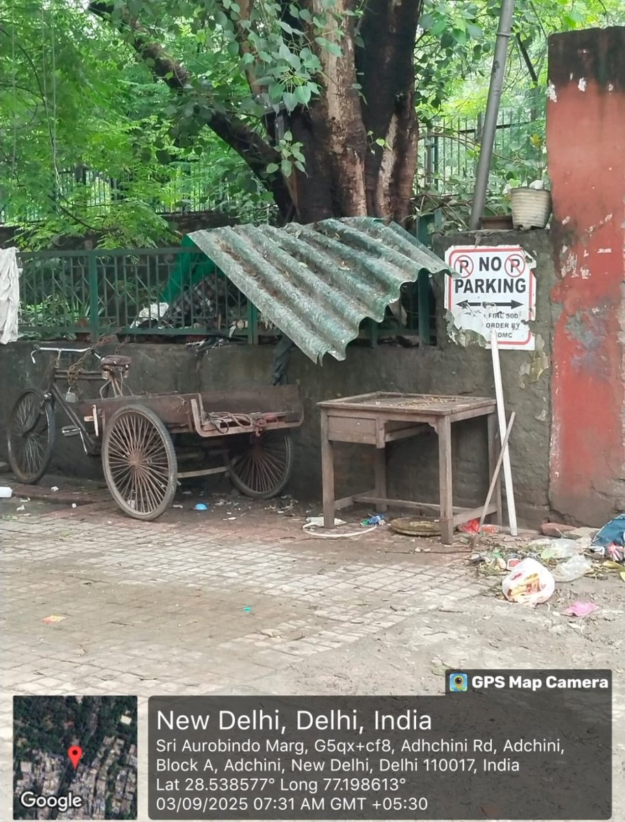 preetijindabad's tweet image. @RajaiqbalSingh3 @DCSOUTHZONE 
@CMODelhi 
@LtGovDelhi
@MCD_Delhi #swachhdelhi #SweepingDrive #MCDInAction 
The area behind the wall of the MCD dustbin is filled with filth and requires immediate attention. 

Location:- Adhchini Dhalao  near MCD Parking, Ward 148