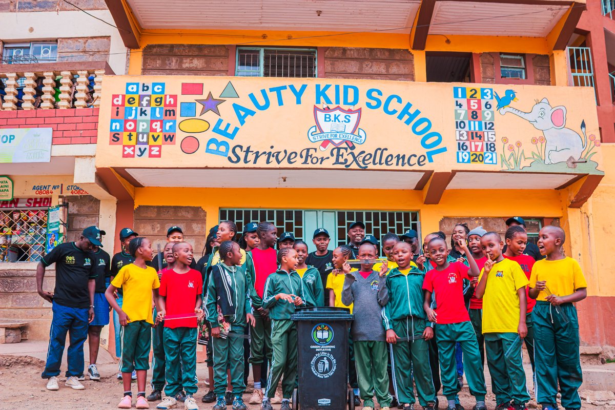 We launched the primary school edition Green Learning Initiative; Weka Tint Campaign at Beauty Kid Primary!
♻️ Old rulers recycled into tinted ones
👧🏽👦🏽 Kids become Green Guardians
Thanks to @IconRadioKE for Kiddie Karaoke, making sustainability fun! 🌱
#WekaTint #GreenGuardian