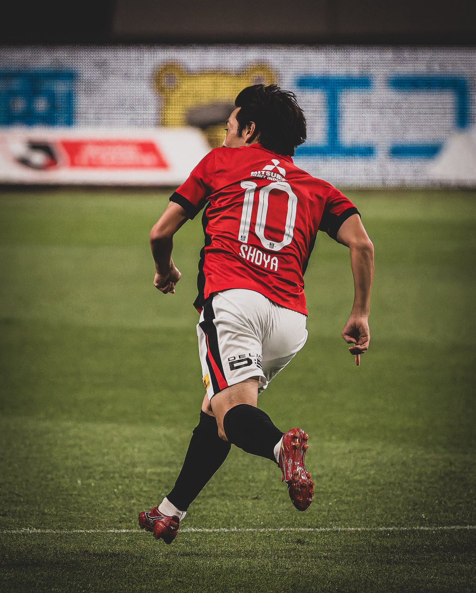 エンポリオアルマーニ ミズノ スニーカー 阿部勇樹 浦和レッズ サイン サッカー エンポリオアルマーニ ミズノ スニーカー 阿部勇樹 浦和レッズ