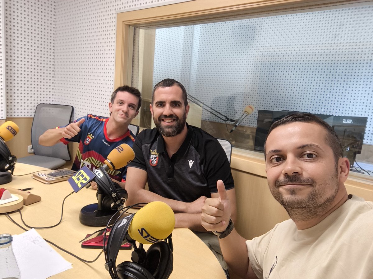 🎙️ Otra parte de mí: la radio.

Grada Blanquinegra - Cadena Ser Ceuta

La radio y el fútbol… imposible mejor combinación. ⚽🤍🖤

Pedazo de equipo el de Grada Blanquinegra. ¡Un placer compartir micro con vosotros! 🙌