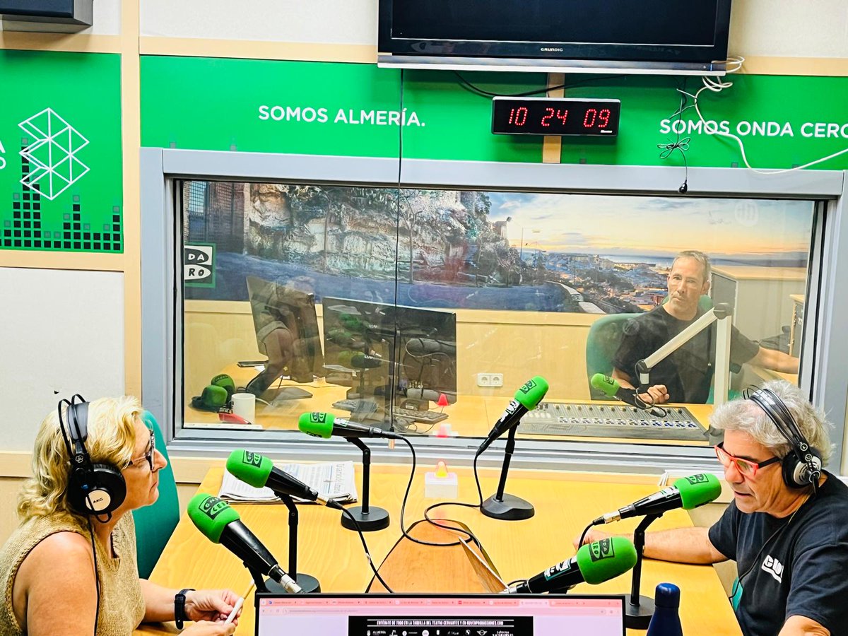 Hemos estado en <a href="/OndaCeroAlmeria/">Onda Cero Almería</a>  hablando sobre el #AcogimientoFamiliar con Mari Carmen González, responsable del programa en Cruz Roja.
Hemos compartido qué es el acogimiento familiar, una forma de ofrecer a niños y niñas un hogar, estabilidad y cariño cuando más lo necesitan.