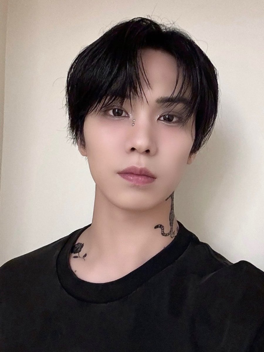 The tattoos!🫣🫣🫣

I know they’re temporary, but still!!🔥

#ROCKY #라키