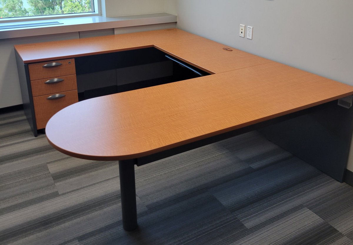 MikeREdeUSE's tweet image. 35 #Teknion Executive U-Shape Laminate Suites have recently been repurposed from a project site in #Ottawa The suites include a D-Top Desk, Bridge Top, Credenza Shell, Mobile BBF Pedestal, 2 Drawer Lateral &amp;amp; a 72" Bookcase. Another 53' trailer of product diverted from landfill!