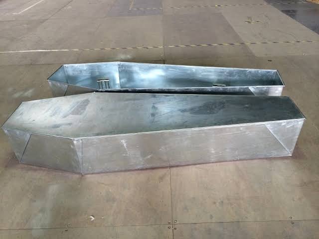 Oshuntokun93584's tweet image. During the #SovietAfghanWar, soldiers came home in sealed #ZincCoffins marked “#DoNotOpen.” Families weren’t allowed to see inside—many never knew who or what was truly in the box. #Cargo200 became a symbol of silence, grief, and lost trust. #USSR #WarTrauma #History