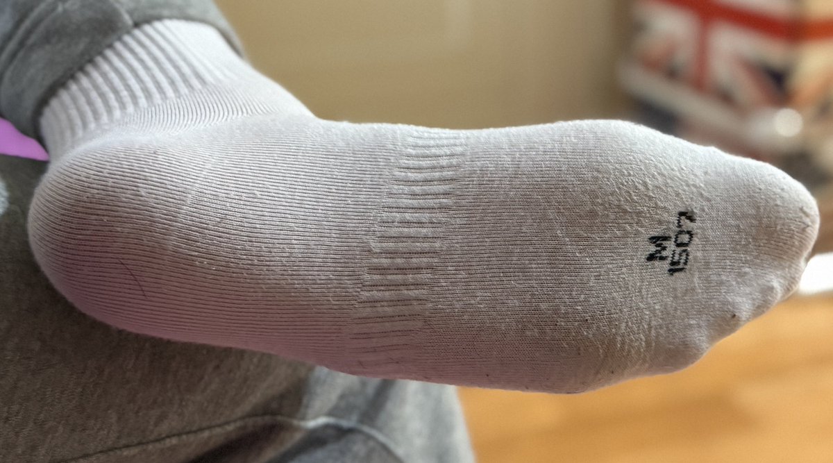 벌가락 비치는 흰양말 어때? 개꼴리지? 입 벌려봐 아기리에 쑤셔 줄게

#남자발 #게이 #게이발 #풋돔 #풋섭 #흰양말 #발남새 #남자양말 #게이양말 #풋페티쉬