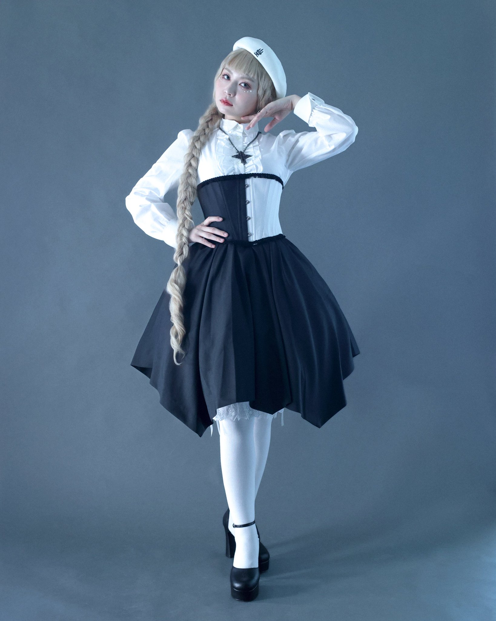 Moitie ブラックジュエル十字架チャーム Moitie ブラックジュエル