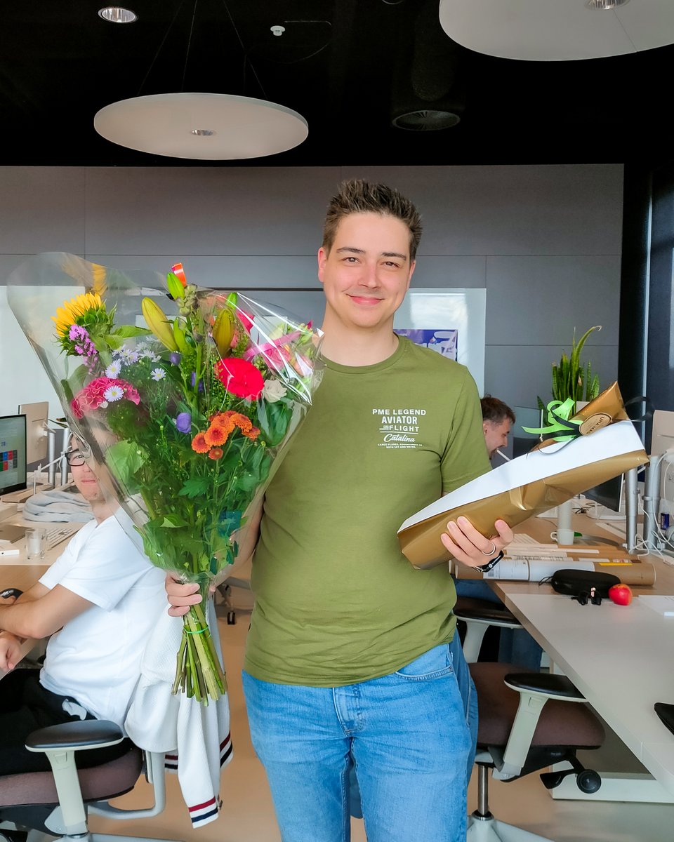 Celebrating 10 years of @davydevries at Prepr! 🎉 From being hired in minutes to becoming our AI specialist and Solution Architect, Davy has been an incredible asset. His expertise in search and commerce integrations brings real value to our customers, while his fresh