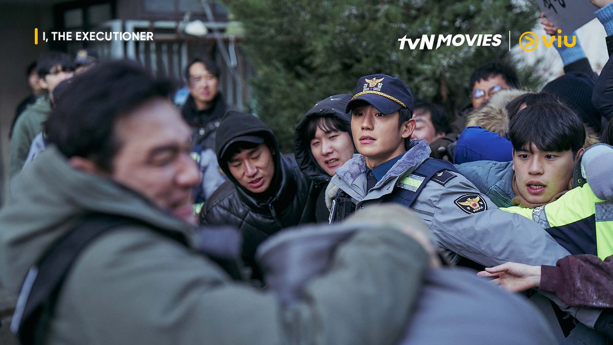 Viu_PH's tweet photo. Be wary of the chase that puts you at death's door. #ITheExecutioner is now streaming on Viu #HwangJungMin #JungHaeIn https://t.co/P0IVCgD53y